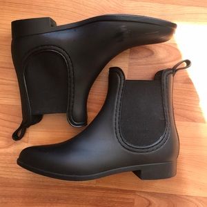 Matte Black Chelsea Rain Booties (price is negot.)